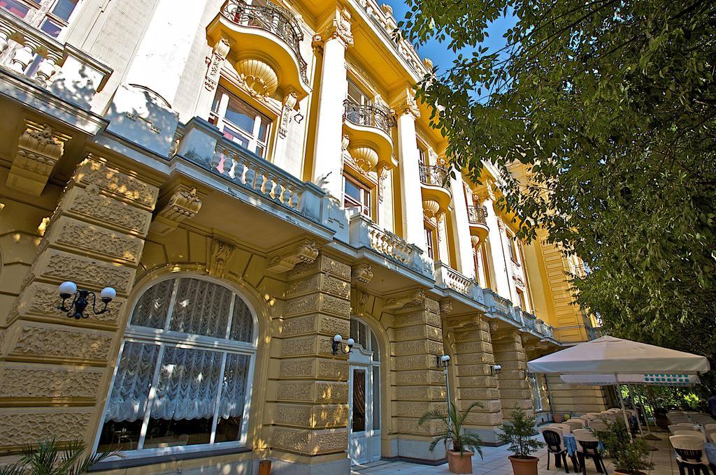 Guest House Hotel Riviera Пула Экстерьер фото