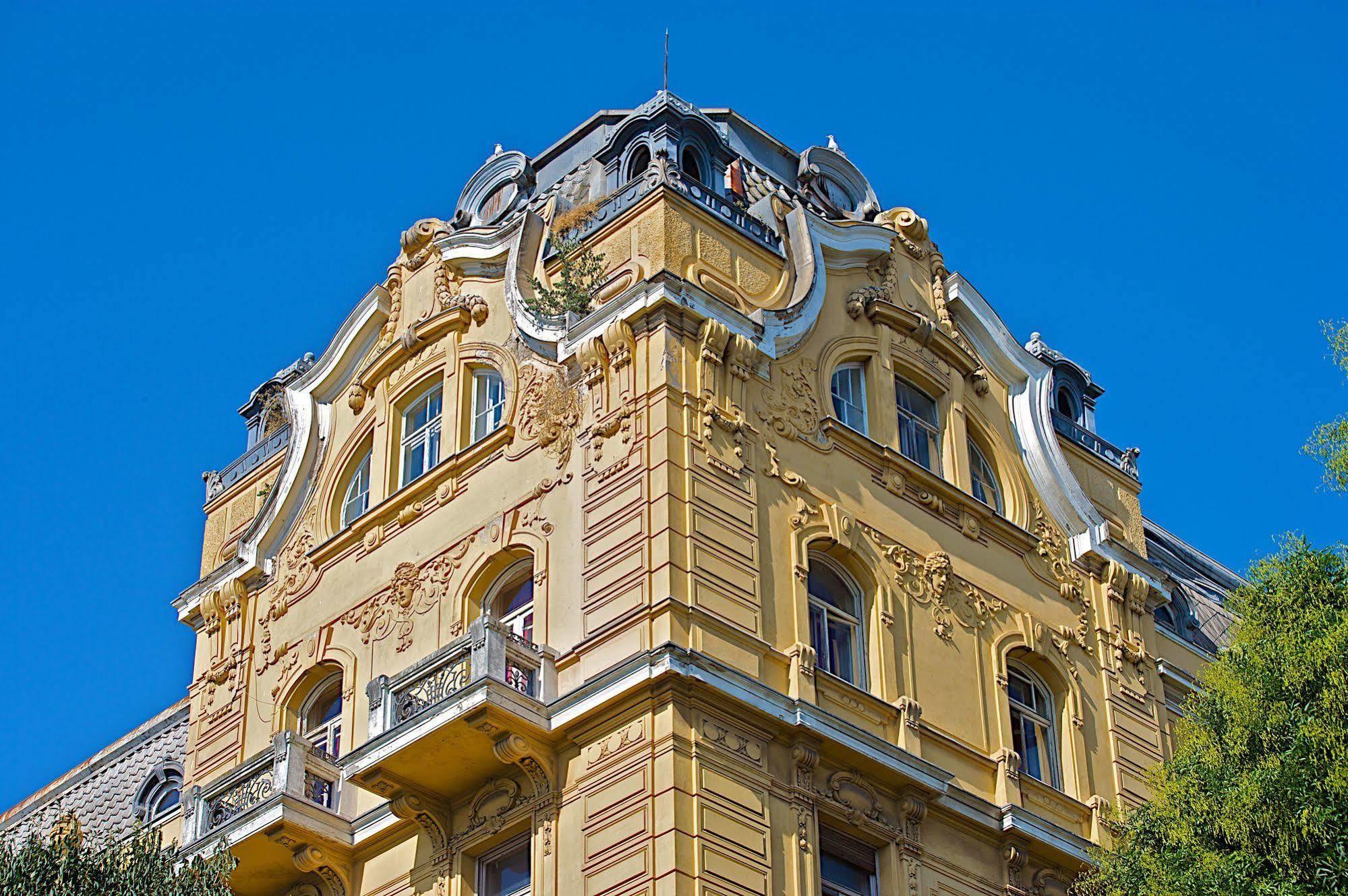 Guest House Hotel Riviera Пула Экстерьер фото