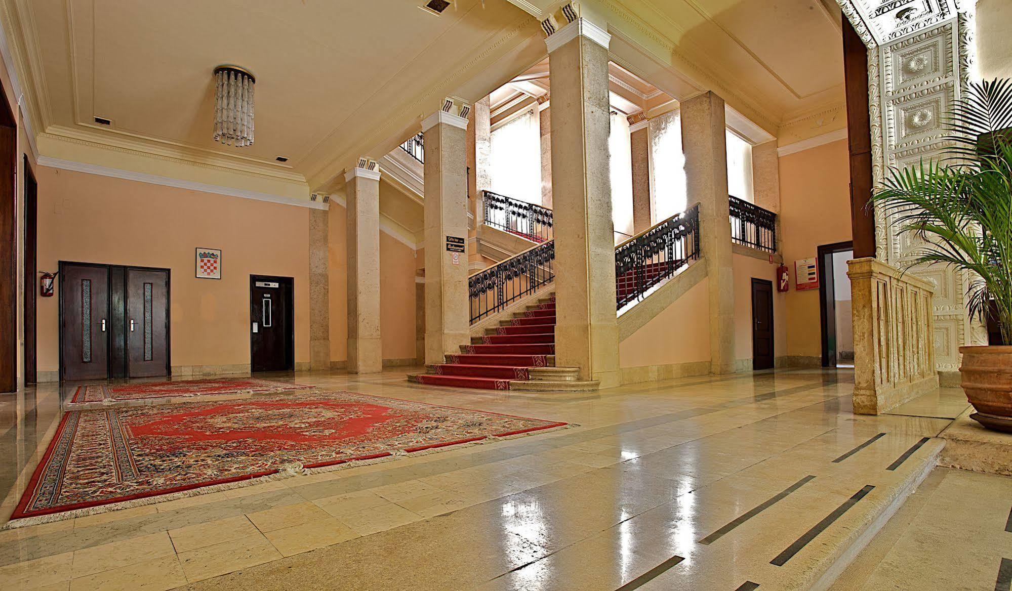 Guest House Hotel Riviera Пула Экстерьер фото