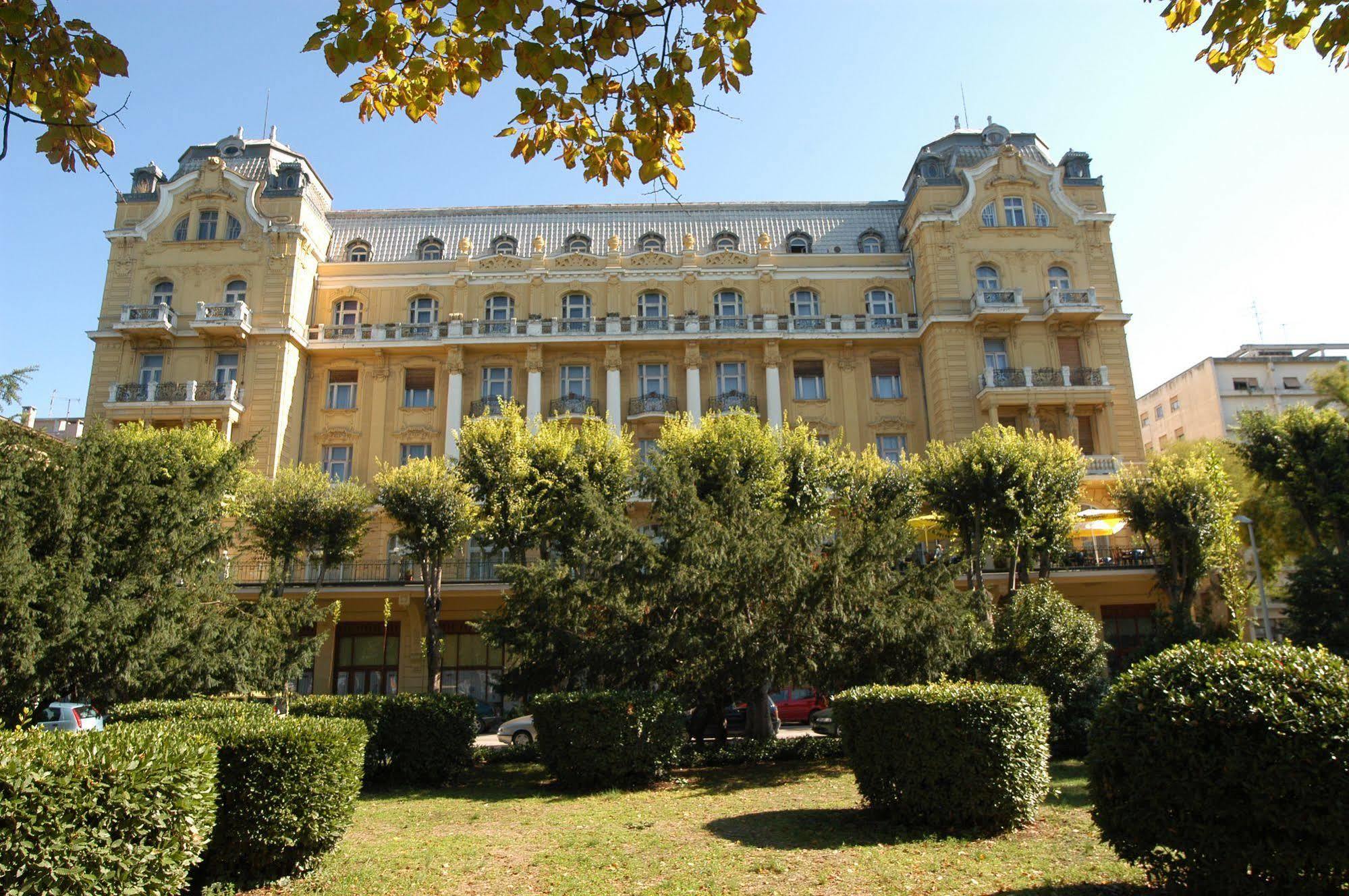 Guest House Hotel Riviera Пула Экстерьер фото